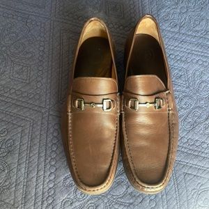 PETER MILLAR SIZE 13M Brown Leather Loafer with buckle/clasp, rubber sole.